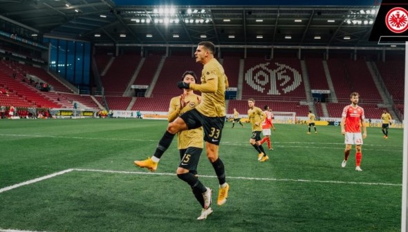 Айнтрахт Франкфурт победи с 2:0 Майнц 05 bet365