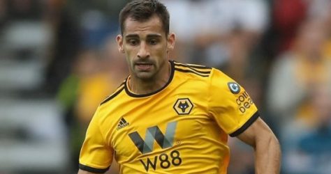 Уулвърхамптън продължи договора на защитника Джони Кастро bet365