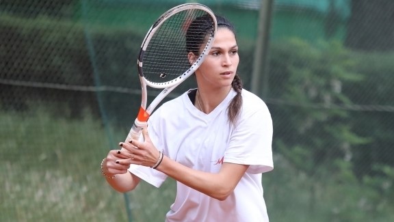 Изабелла Шиникова отпадна на четвъртфиналите на турнира по тенис в Москва bet365