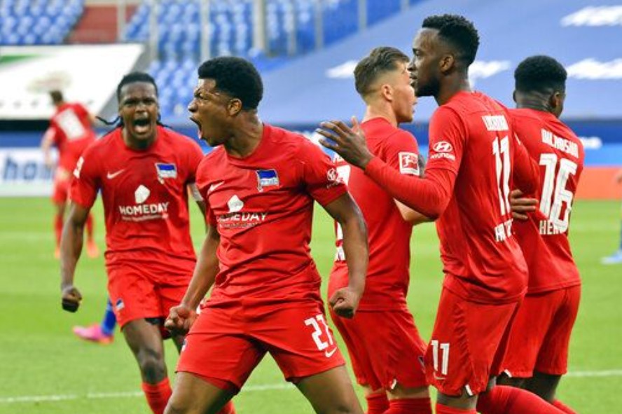 Херта победи с 2:1 като гост изпадналия вече тим на Шалке 04 bet365